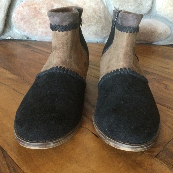 ✔️ Roxy Devlin Suede Booties Ladies Size 8.5 - Picture 2 of 7